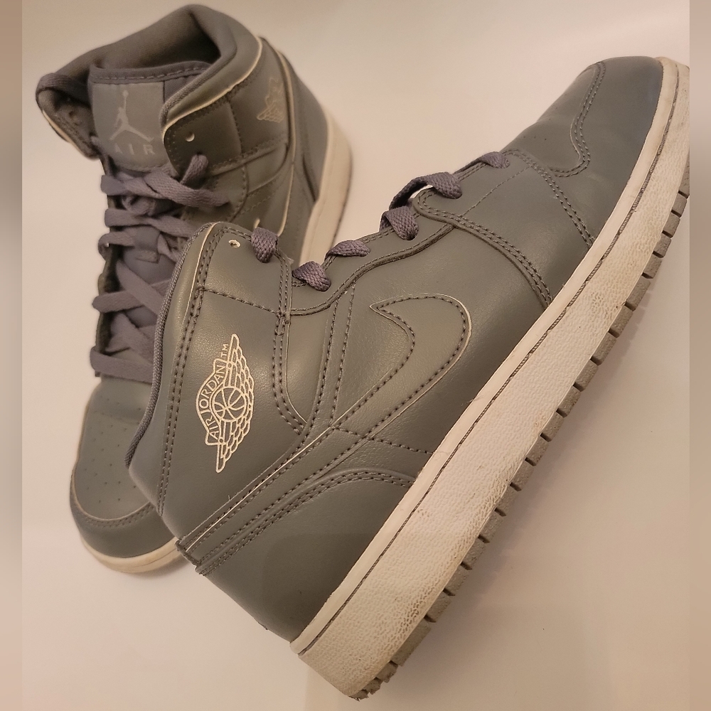 🟡NIKE Air Jordan 1 Retro Mid GS (6.5Y, 'Cool Grey Wolf Grey')